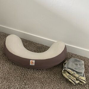Ergobaby Brown and Cream Nursing Pillow